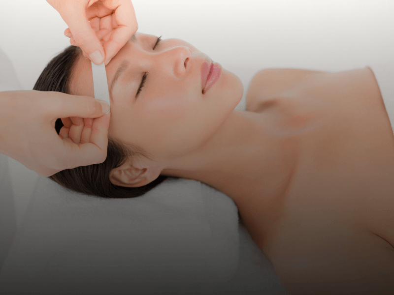 client getting eyebrows waxed